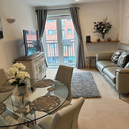 City Centre Apartment. Wrexham Buitenkant foto
