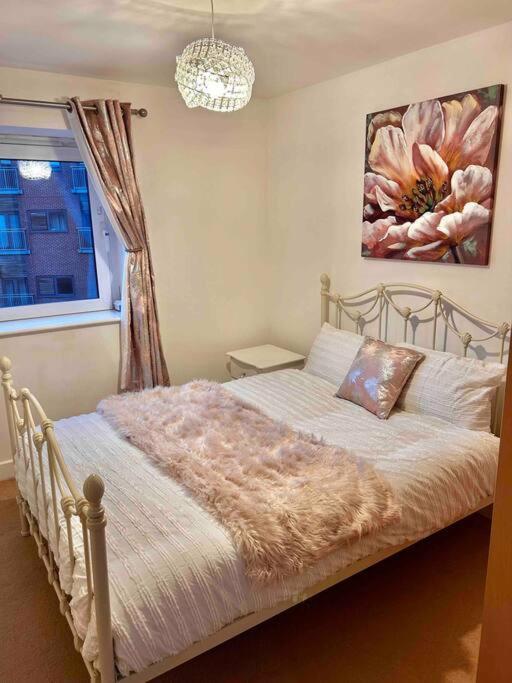 City Centre Apartment. Wrexham Buitenkant foto