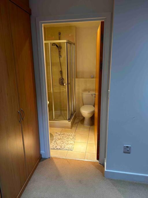 City Centre Apartment. Wrexham Buitenkant foto