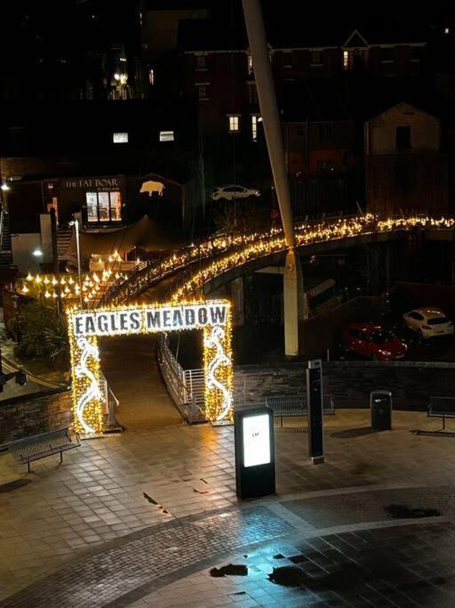 City Centre Apartment. Wrexham Buitenkant foto