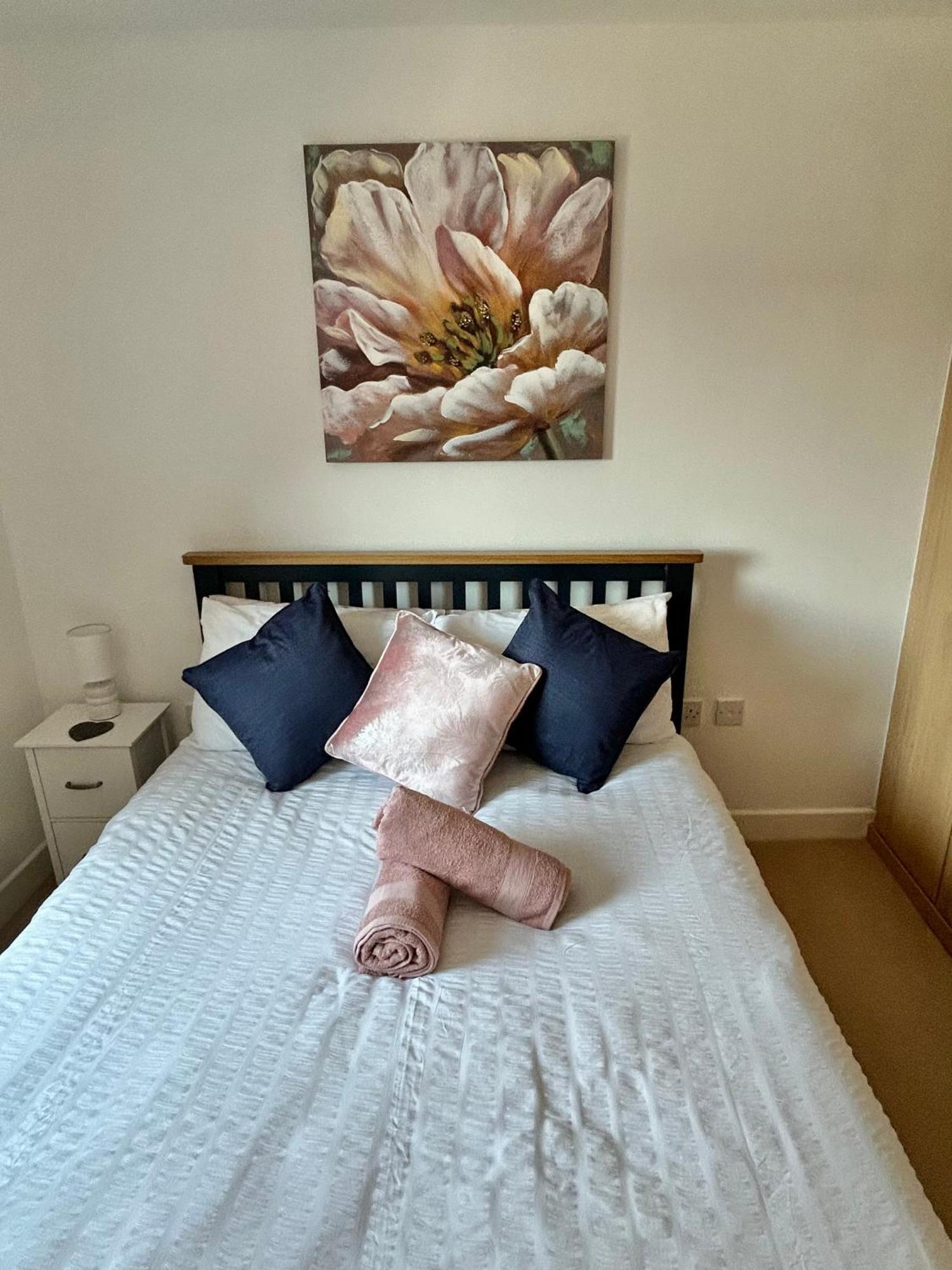 City Centre Apartment. Wrexham Buitenkant foto