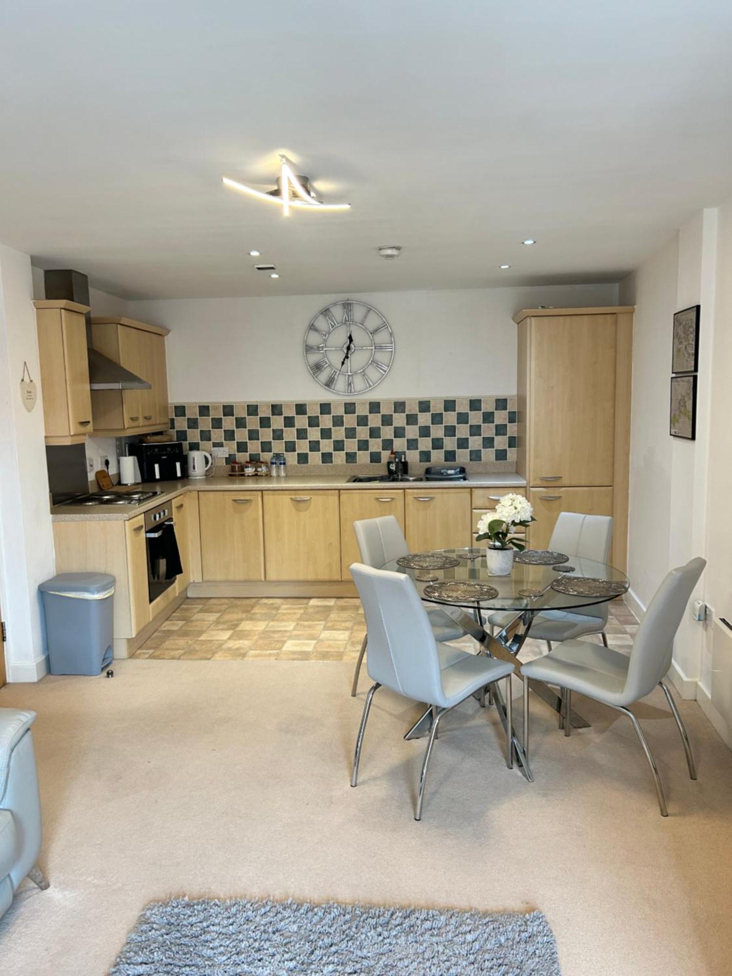 City Centre Apartment. Wrexham Buitenkant foto