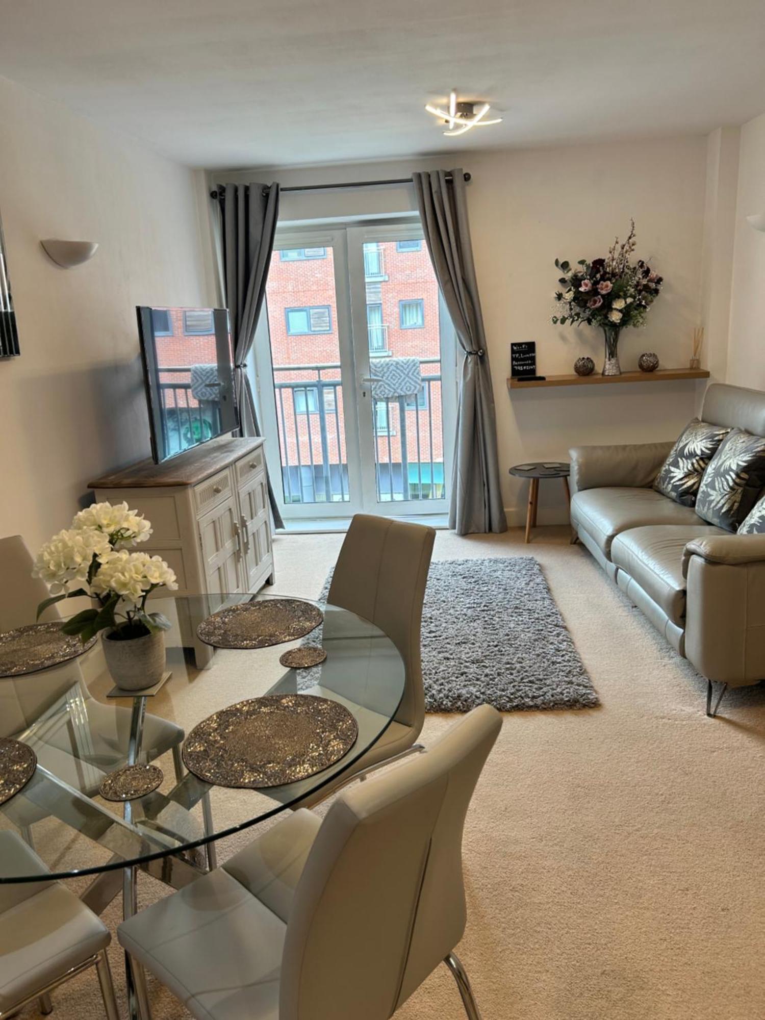 City Centre Apartment. Wrexham Buitenkant foto
