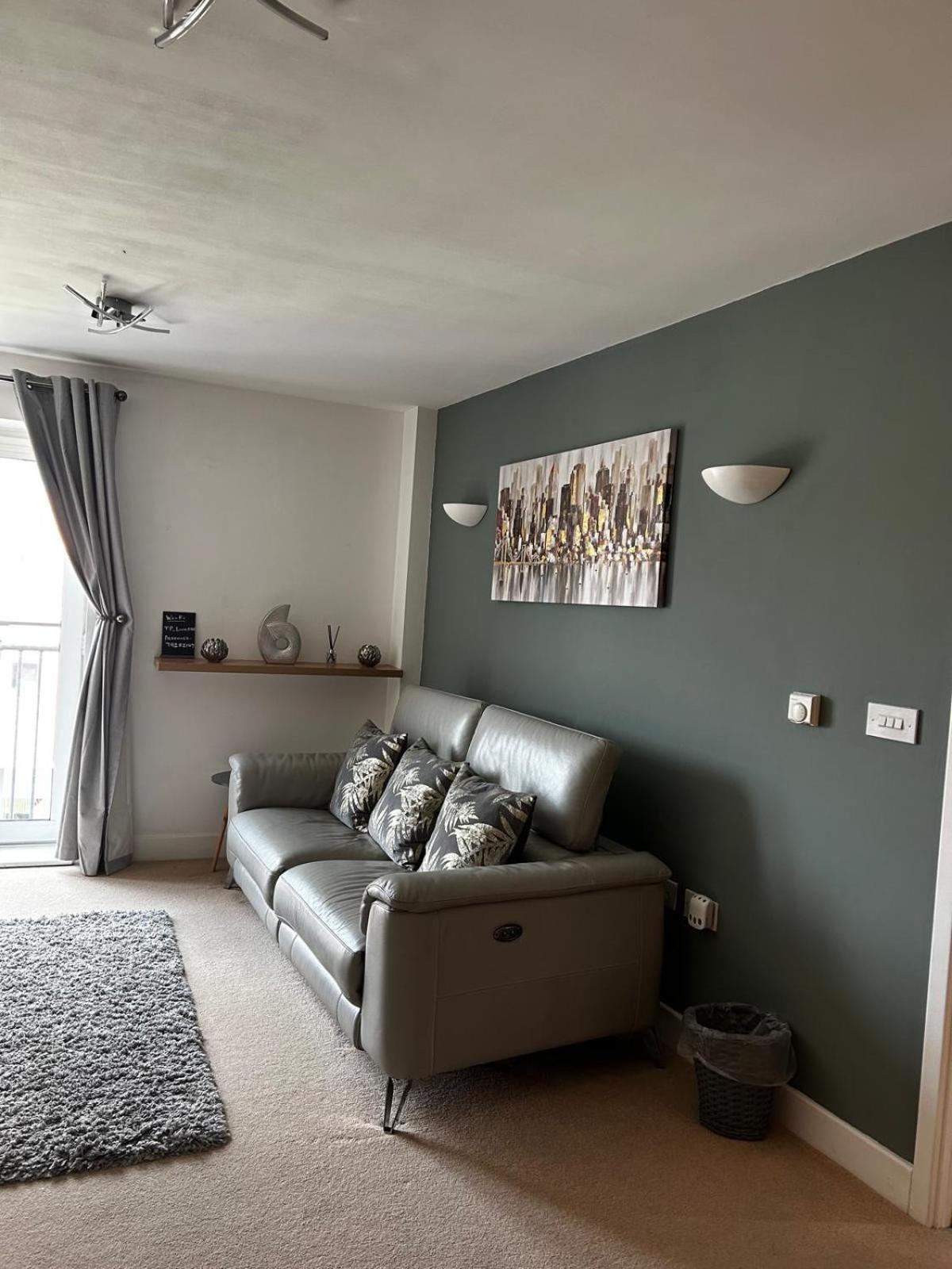 City Centre Apartment. Wrexham Buitenkant foto